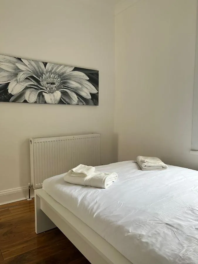 Hotel 93 West Road London 0*,